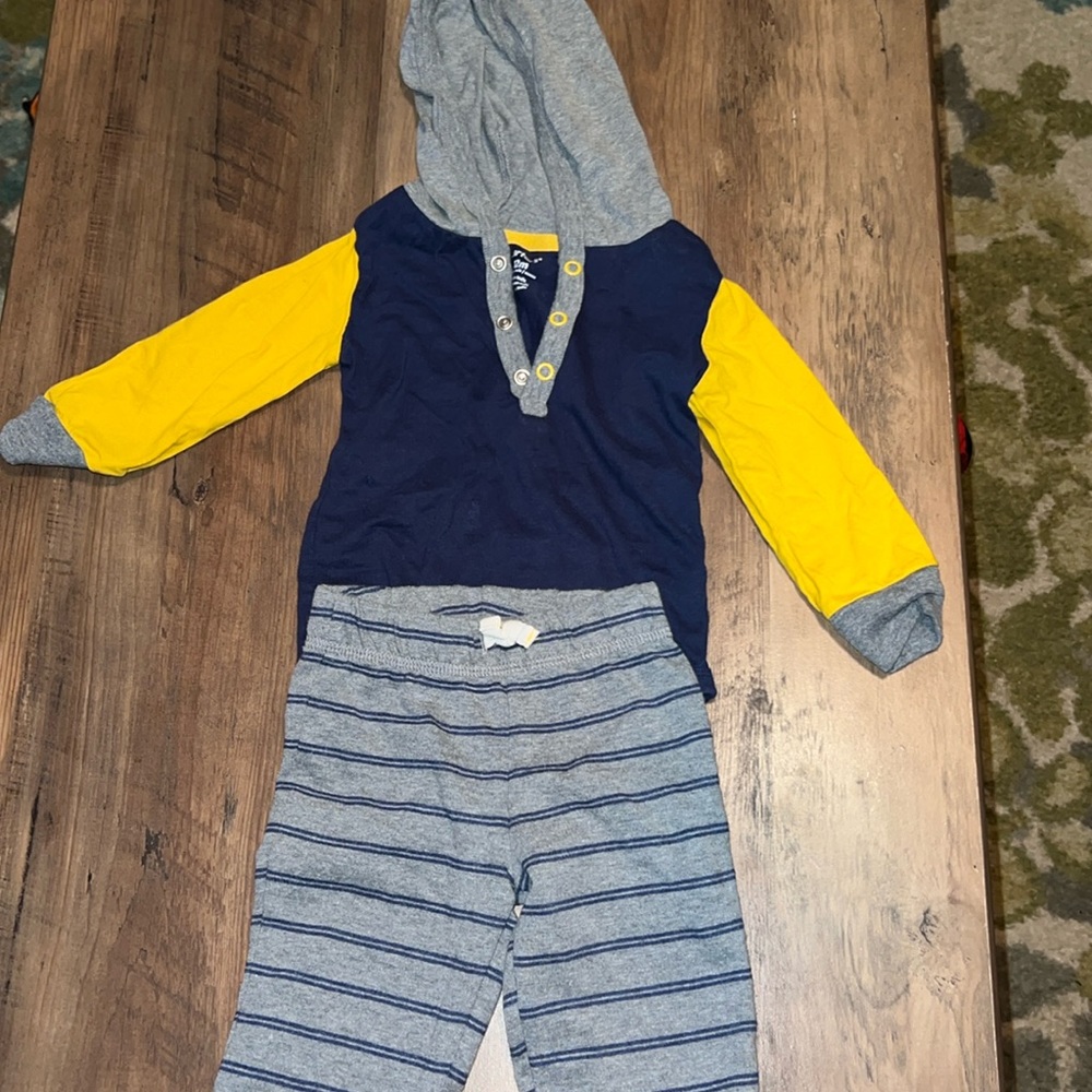 Carter’s outfit 12 months